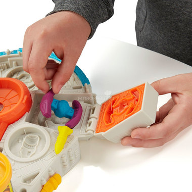 Игровой набор Play-Doh Тысячелетний Сокол 3