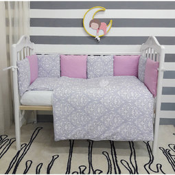 Комплект в кроватку ByTwinz с бортиками-подушками Дамаск малина